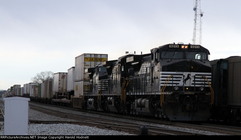 NS 9213 leads train 213 towards Pomona on an overcast morning